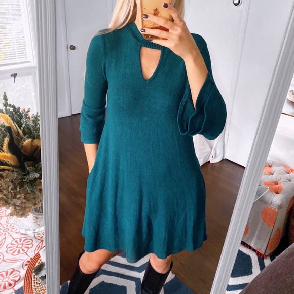 I.N. San Francisco Dresses & Skirts - 🎄 I.N. SAN FRANCISCO CHRISTMAS GREEN RUFFLE SLEEVE PLUSH PARTY DRESS!